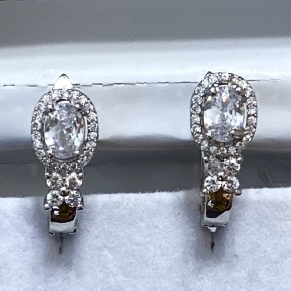 Jewelry - White Sapphire Earrings (925 silver)